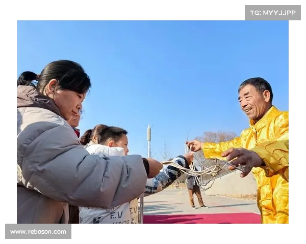 文班精彩演绎:双手三球杂技挑战,流畅动作令人惊叹(三个球在手中玩的杂技) 文班精彩演绎:双手三球杂技挑战,流畅动作令人惊叹(三个球在手中玩的杂技)