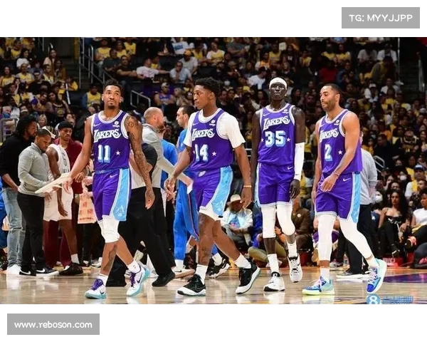 湖人队全场领先,最终轻松拿下比赛 湖人队全场领先,最终轻松拿下比赛